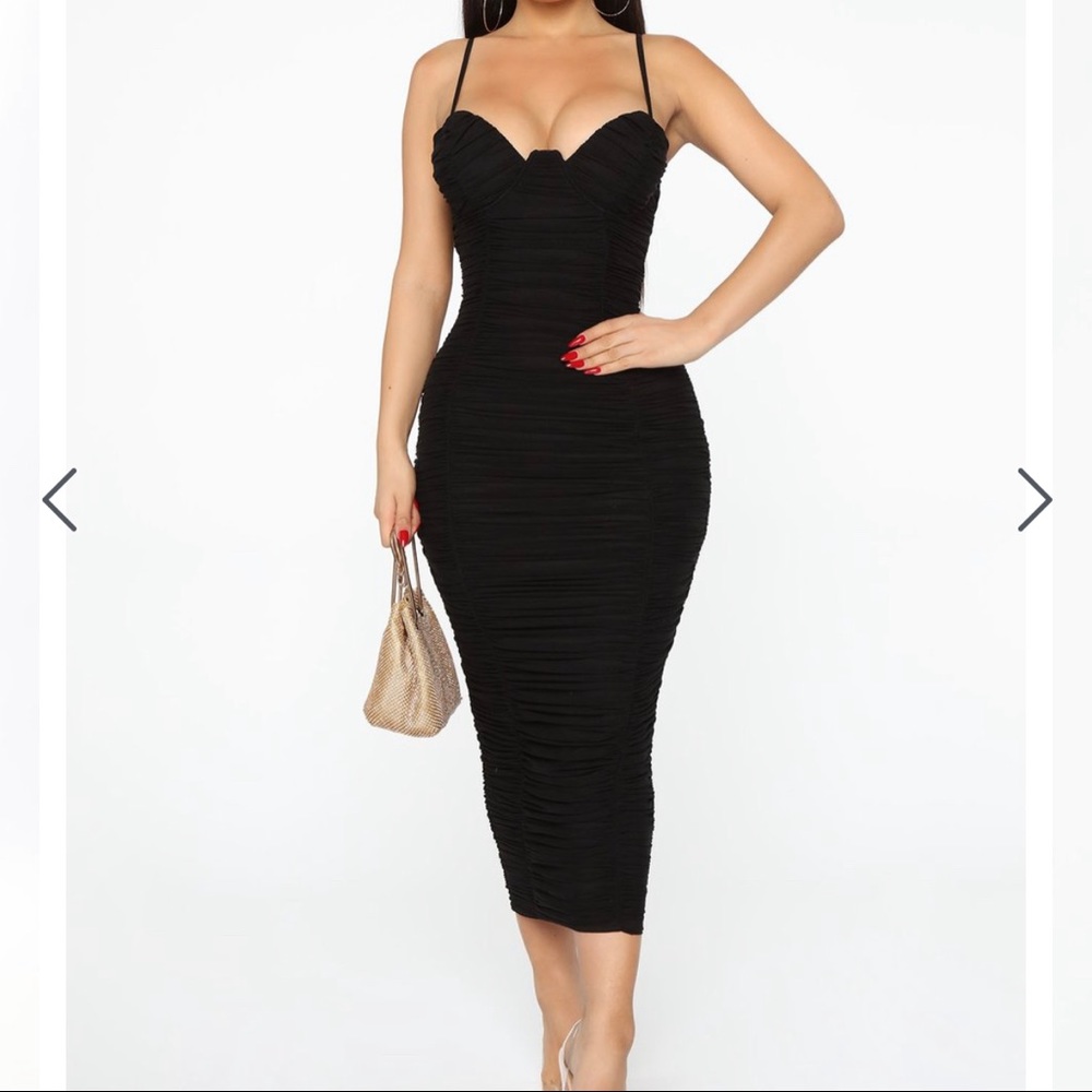 Fashion Nova Ruched black Midi dress